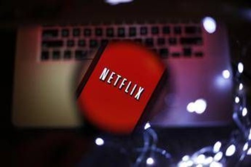 Netflix, tribunale: "Illegittimi aumenti abbonamenti 2017-24, rimborsi fino a 500 euro"