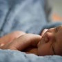 Nascite ancora in calo e fecondità ai minimi storici in Italia, il report Istat