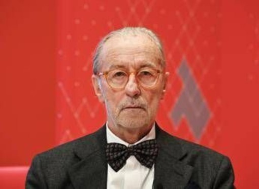Vittorio Feltri, aggredito sotto casa a Milano: "Gli ho sferrato un pugno mostruoso" Vittorio Feltri, aggredito sotto casa a Milano: "Gli ho sferrato un pugno mostruoso"