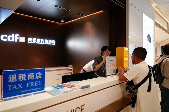 Cina, nuove misure per potenziare i negozi duty-free e aumentare i consumi Cina, nuove misure per potenziare i negozi duty-free e aumentare i consumi