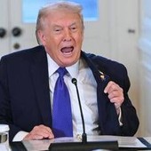 Furia Trump: "Mi fanno causa per la sala da ballo alla Casa Bianca" Furia Trump: "Mi fanno causa per la sala da ballo alla Casa Bianca"