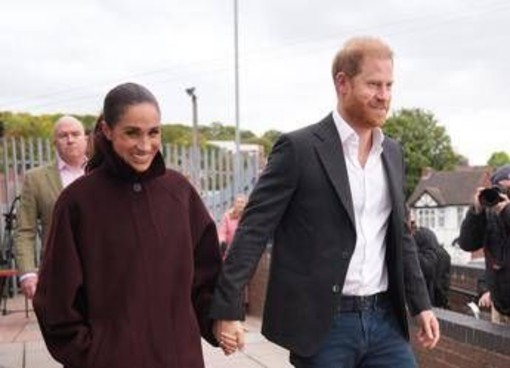 Harry e Meghan nel Regno Unito, la prima uscita a Nottingham Harry e Meghan nel Regno Unito, la prima uscita a Nottingham