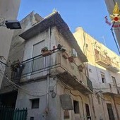 Trapani, crolla il balcone dell'abitazione: morta una donna a Mazara del Vallo Trapani, crolla il balcone dell'abitazione: morta una donna a Mazara del Vallo