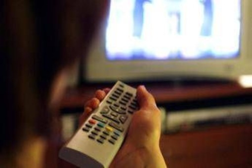 'La Forza di una Donna' su Canale 5 vince la prima serata. La Ruota batte Affari Tuoi