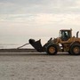 Donna travolta da ruspa in spiaggia a Cervia, arrestato l'investitore