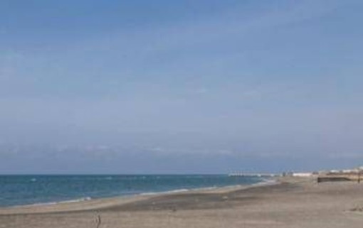 Si tuffa dal pontile e muore: mistero su un giovane senza documenti a Ostia Si tuffa dal pontile e muore: mistero su un giovane senza documenti a Ostia