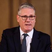 Crisi nel Labour, Starmer: "Non mi farò da parte". Ma salgono i deputati che chiedono le dimissioni