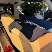 Don Mazzi, folla a Milano per i funerali: "Testimone di speranza, giustizia, accoglienza"