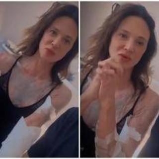 Asia Argento, addio tatuaggi: "Errore di gioventù, i miei me l'avevano detto..."