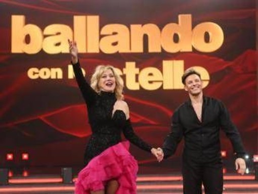 Ballando, Nancy Brilli contro &quot;i bulli&quot; in giuria: &quot;Rovinano la festa&quot;