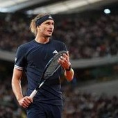 Roland Garros, Zverev litiga con l'arbitro: "La palla è fuori"