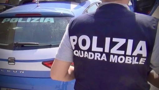 Sequestrato e picchiato per costringerlo a dare denaro, 9 arresti a Brescia Sequestrato e picchiato per costringerlo a dare denaro, 9 arresti a Brescia