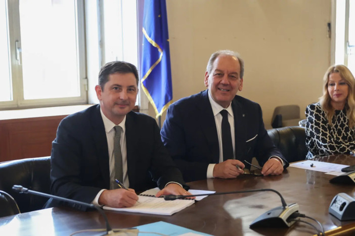 Intesa tra Jti e Ministero dell’Agricoltura per la filiera tabacchicola Intesa tra Jti e Ministero dell’Agricoltura per la filiera tabacchicola