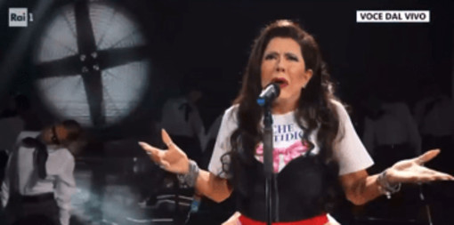 Tale e Quale Show, per i social 'vince' Anna Pettinelli: "Solo Carmen Di Pietro ha fatto di peggio" Tale e Quale Show, per i social 'vince' Anna Pettinelli: "Solo Carmen Di Pietro ha fatto di peggio"