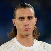 Calafiori regala la maglia a un bambino, poi esplode contro gli haters: "Mi fate paura" Calafiori regala la maglia a un bambino, poi esplode contro gli haters: "Mi fate paura"