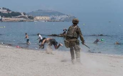 Migranti Ceuta, Italia e Spagna concordano stop a sospensione Schengen