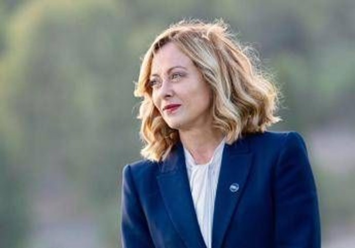 Meloni telefona a Papa Leone XIV: &quot;Italia sostiene suoi sforzi per la pace&quot;