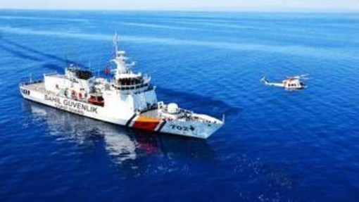 Migranti, tragedia al largo della Turchia: 18 morti, 21 tratti in salvo Migranti, tragedia al largo della Turchia: 18 morti, 21 tratti in salvo