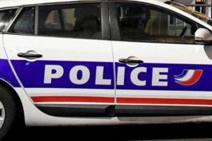 Grida &quot;Allahu Akbar&quot; e investe con l'auto 10 persone, tre feriti gravi in Francia