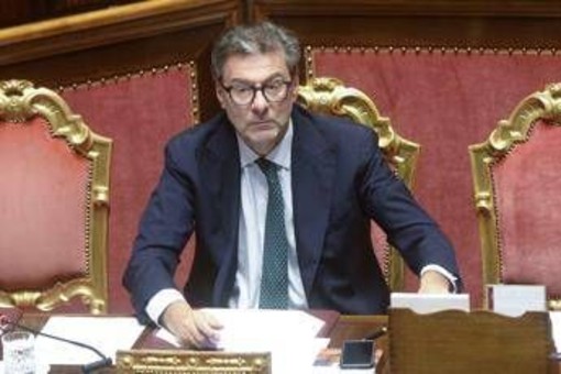 Manovra, oggi il voto finale. Giorgetti: "Pensioni? Vedremo nel 2026"