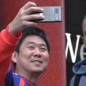 Mondiali, il selfie del ct del Giappone con Kane Mondiali, il selfie del ct del Giappone con Kane