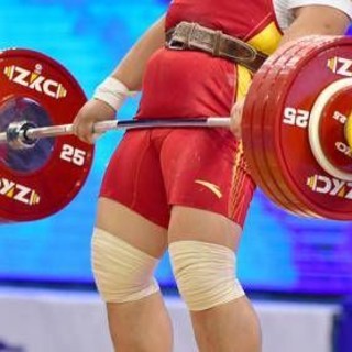 La donna più forte del mondo è un uomo? Bufera sul titolo Strongwoman La donna più forte del mondo è un uomo? Bufera sul titolo Strongwoman