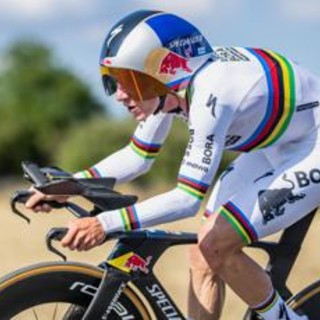 Tour de France, Evenepoel vince la cronometro della 16a tappa, Pogacar resta in maglia gialla Tour de France, Evenepoel vince la cronometro della 16a tappa, Pogacar resta in maglia gialla