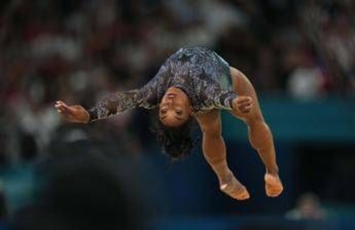 Simone Biles, tre uomini mascherati in casa e Porsche rubata Simone Biles, tre uomini mascherati in casa e Porsche rubata