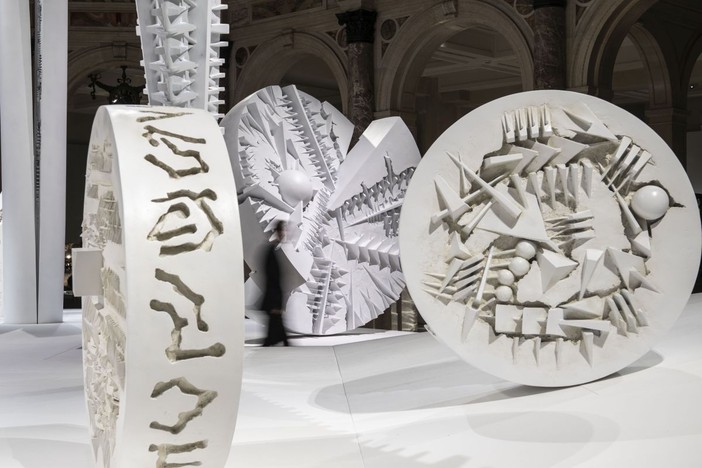 Intesa Sanpaolo, alle Gallerie d’Italia le grandi opere di Arnaldo Pomodoro