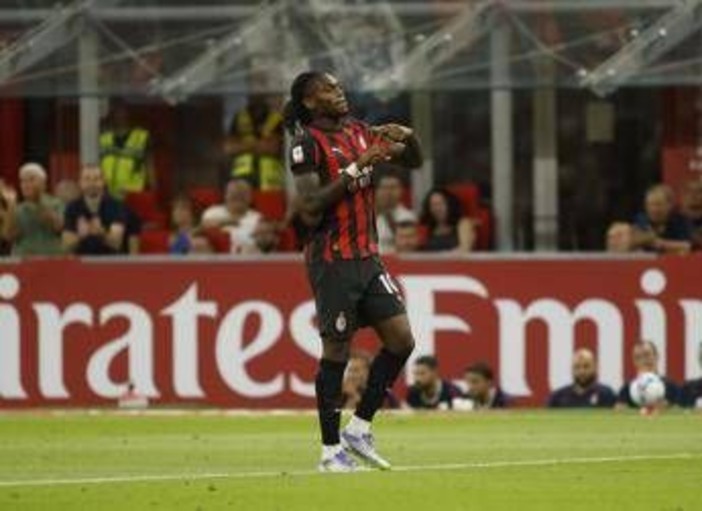 Milan-Bari, Leao gol e infortunio: match dura 17 minuti Milan-Bari, Leao gol e infortunio: match dura 17 minuti