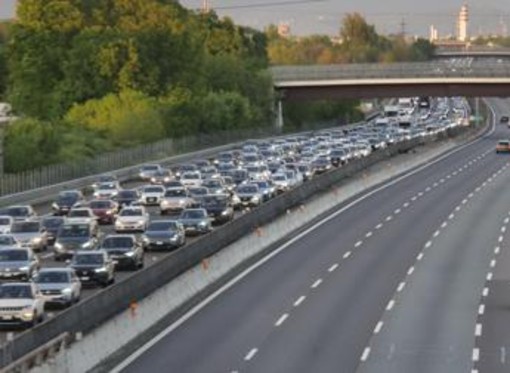 Weekend da bollino rosso, oltre 24 milioni di veicoli sulle strade fino a domani