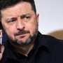 Ucraina, attacco russo su Merefa: morti e feriti. Zelensky: “Putin deciderà tra guerra e diplomazia”