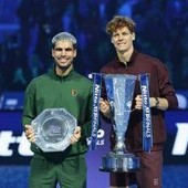 Sinner e l'abbraccio con Alcaraz a Miami: i complimenti di Carlos per il trionfo a Indian Wells