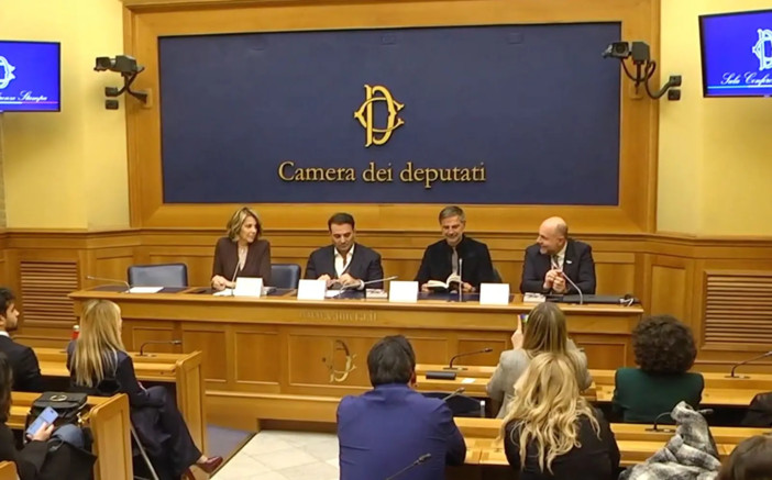 Beppe Convertini racconta in un libro l’Italia dei piccoli borghi Beppe Convertini racconta in un libro l’Italia dei piccoli borghi