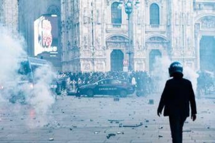 Decreto cortei, per minori fermo preventivo e subito imputabilità: la stretta del governo dopo i disordini