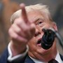 Trump attacca Abc e Nbc: &quot;Ramo dei Democratici, sono favorevole a revoca licenza&quot;