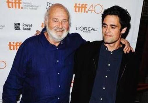 Omicidio regista Rob Reiner e moglie, il figlio Nick e quella stanza d'albergo piena di sangue Omicidio regista Rob Reiner e moglie, il figlio Nick e quella stanza d'albergo piena di sangue