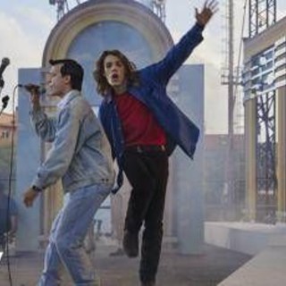 Hanno ucciso l'uomo ragno, stasera la serie tv sugli 883 in chiaro Hanno ucciso l'uomo ragno, stasera la serie tv sugli 883 in chiaro