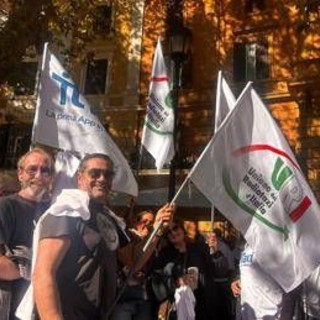Carburanti, oggi a Roma la protesta di Taxi e Ncc sotto il ministero dei Trasporti: "Governo ci incontri"
