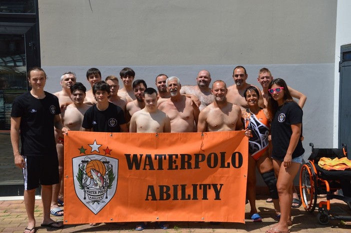 Il tutore è sparito, ma non il cuore di Busto: «Se volete aiutare, sostenete la Waterpolo Ability» Il tutore è sparito, ma non il cuore di Busto: «Se volete aiutare, sostenete la Waterpolo Ability»