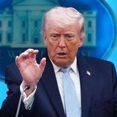 Iran, Trump: "Possiamo distruggerlo in una notte, ho il piano migliore di tutti" Iran, Trump: "Possiamo distruggerlo in una notte, ho il piano migliore di tutti"