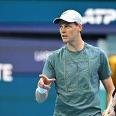 Sinner maestro di tennis per un giorno: la 'lezione' a Montecarlo