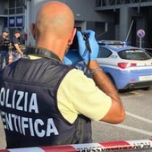 Brescia, accoltellata dall'ex marito davanti al figlio fuori da un centro commerciale