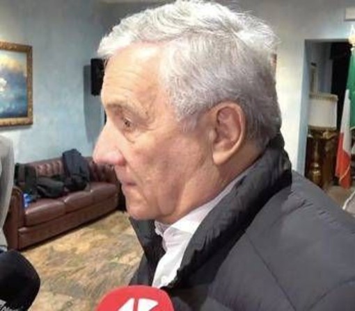 Studenti palestinesi arrivano a Ciampino, Tajani: &quot;Aperto corridoio universitario per formare loro futura classe dirigente&quot;