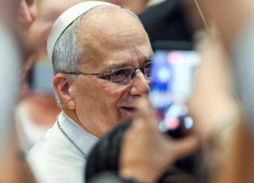 Papa: "Mi hanno trovato nodulo circoscritto al polmone, mi opero" Papa: "Mi hanno trovato nodulo circoscritto al polmone, mi opero"