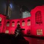 Violenza su donne, Fondazione Fiera Milano illumina di rosso sede Palazzina degli Orafi Violenza su donne, Fondazione Fiera Milano illumina di rosso sede Palazzina degli Orafi