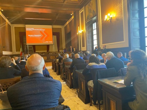 Forum Economie UniCredit, le sfide della filiera logistica e trasporti in Sicilia Forum Economie UniCredit, le sfide della filiera logistica e trasporti in Sicilia