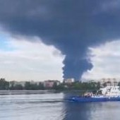 Ucraina, attacco contro una delle più grandi raffinerie in Russia. Mosca: "Abbattuti nella notte 605 droni di Kiev"