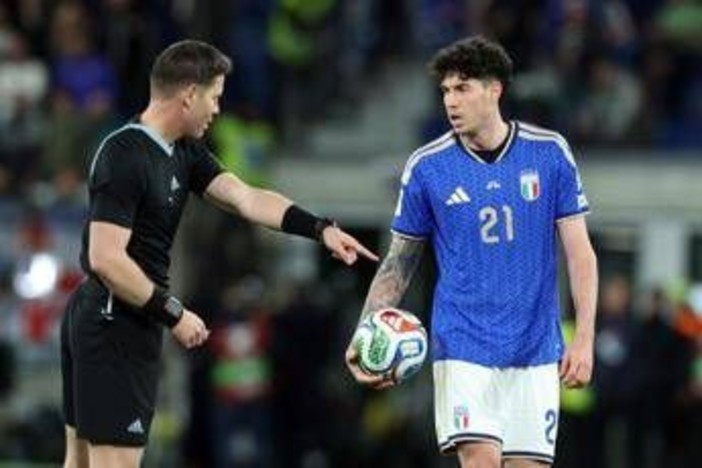 Pioggia di insulti dopo Bosnia-Italia, moglie Bastoni costretta a limitare commenti social