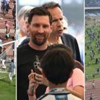 Messi a Calcutta, delirio allo stadio: caos e disordini Messi a Calcutta, delirio allo stadio: caos e disordini